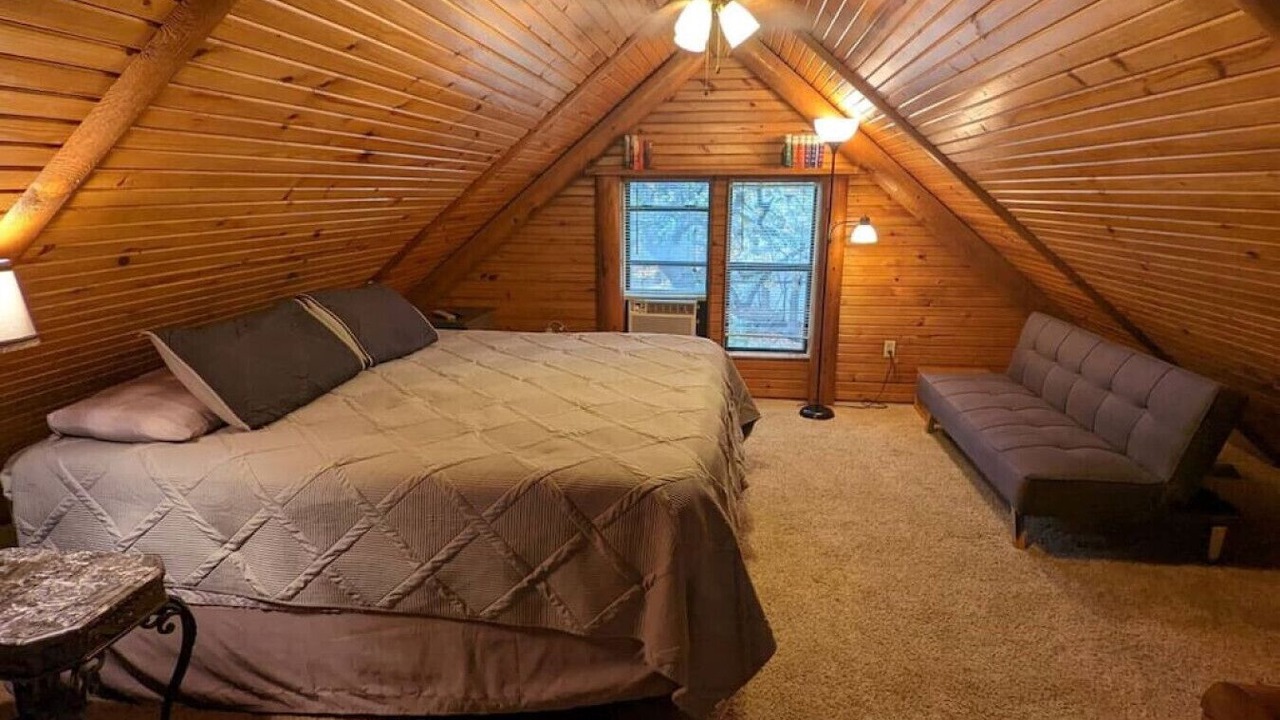 Photo of Bedroom in Sulphur