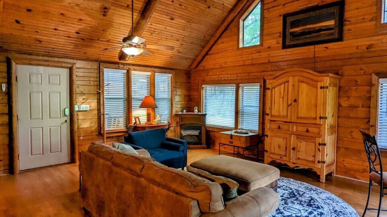 Photo of Livingroom in Sulphur