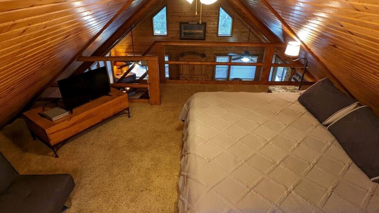 Photo of Bedroom in Sulphur