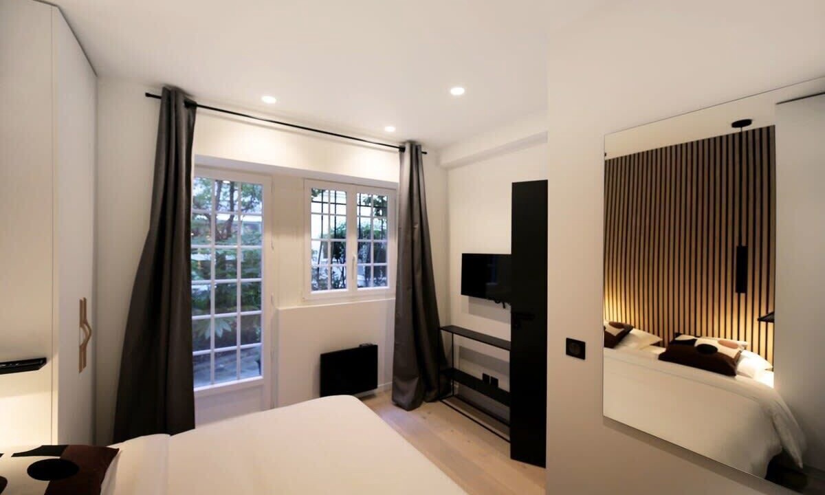 Photo of Bedroom in 10th Arrondissement