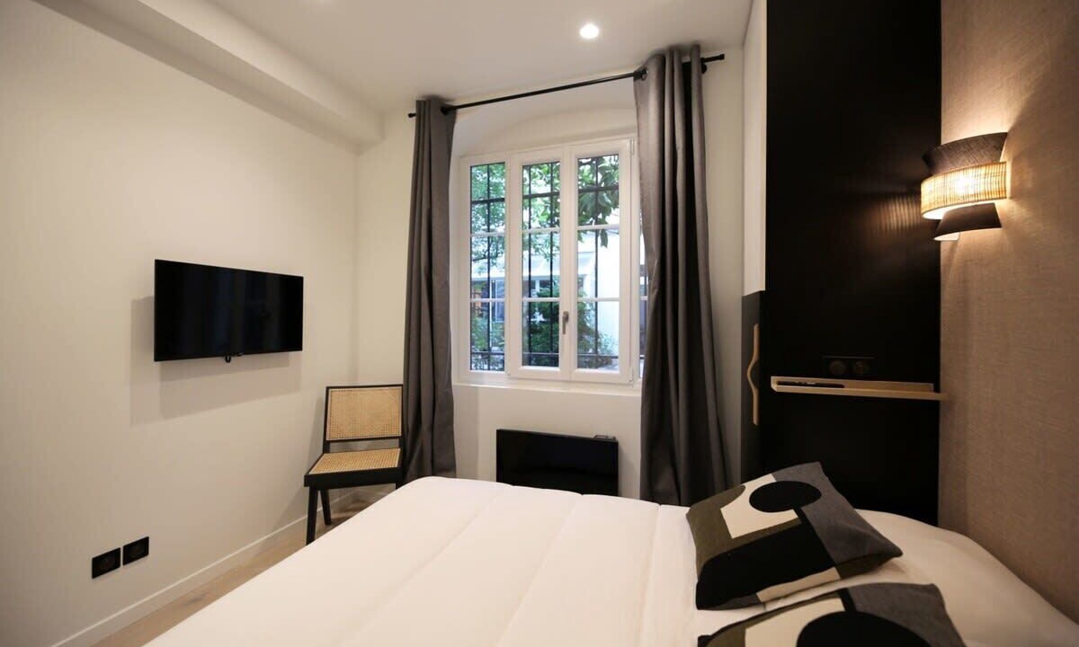 Photo of Bedroom in 10th Arrondissement
