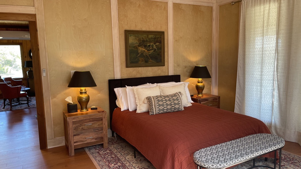 Photo of Bedroom in Round Mountain