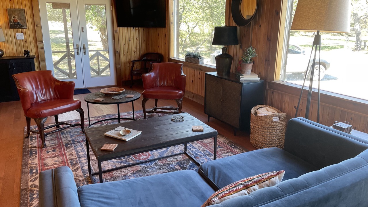 Photo of Livingroom in Round Mountain