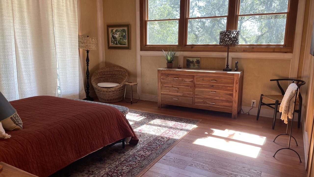 Photo of Bedroom in Round Mountain