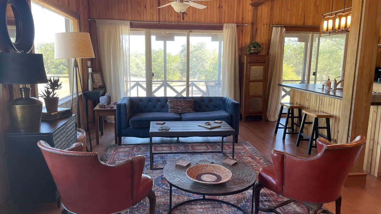 Photo of Livingroom in Round Mountain