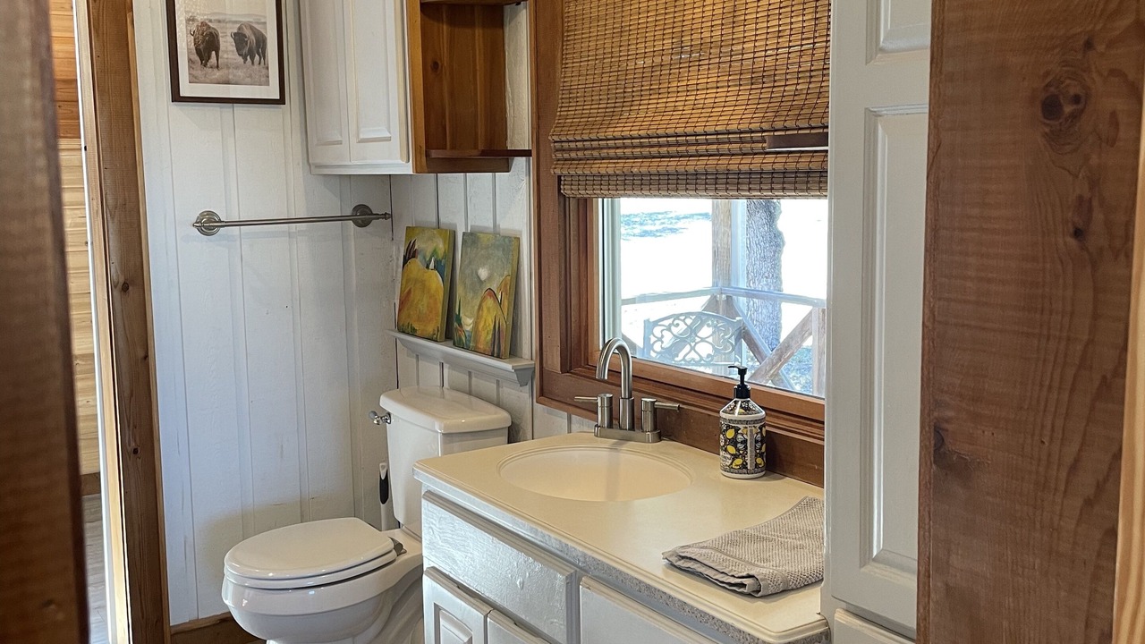 Photo of Bathroom in Round Mountain