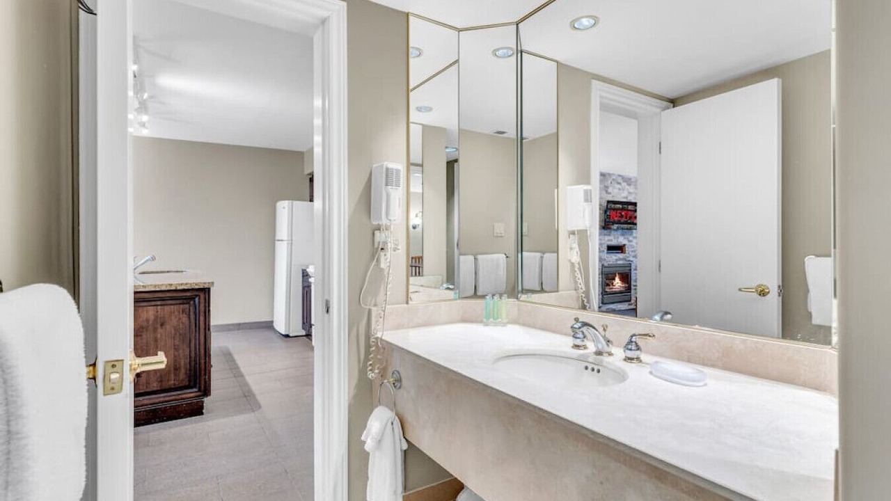 Photo of Bathroom in Oro-Medonte