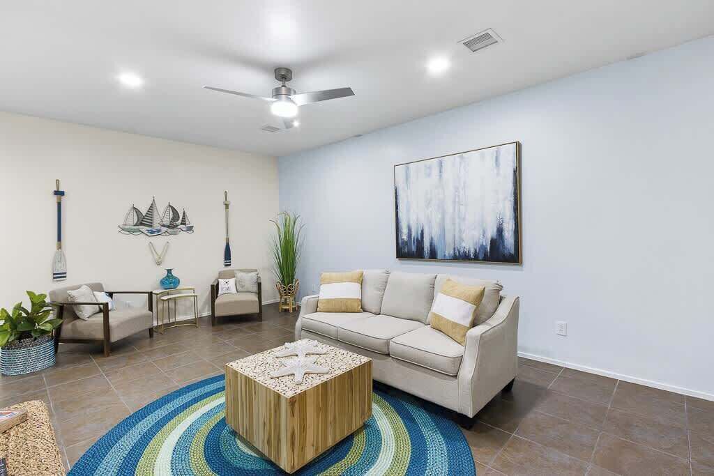 Photo of Livingroom in Biggs Field