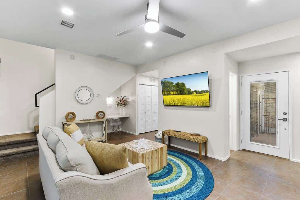 Photo of Livingroom in Biggs Field