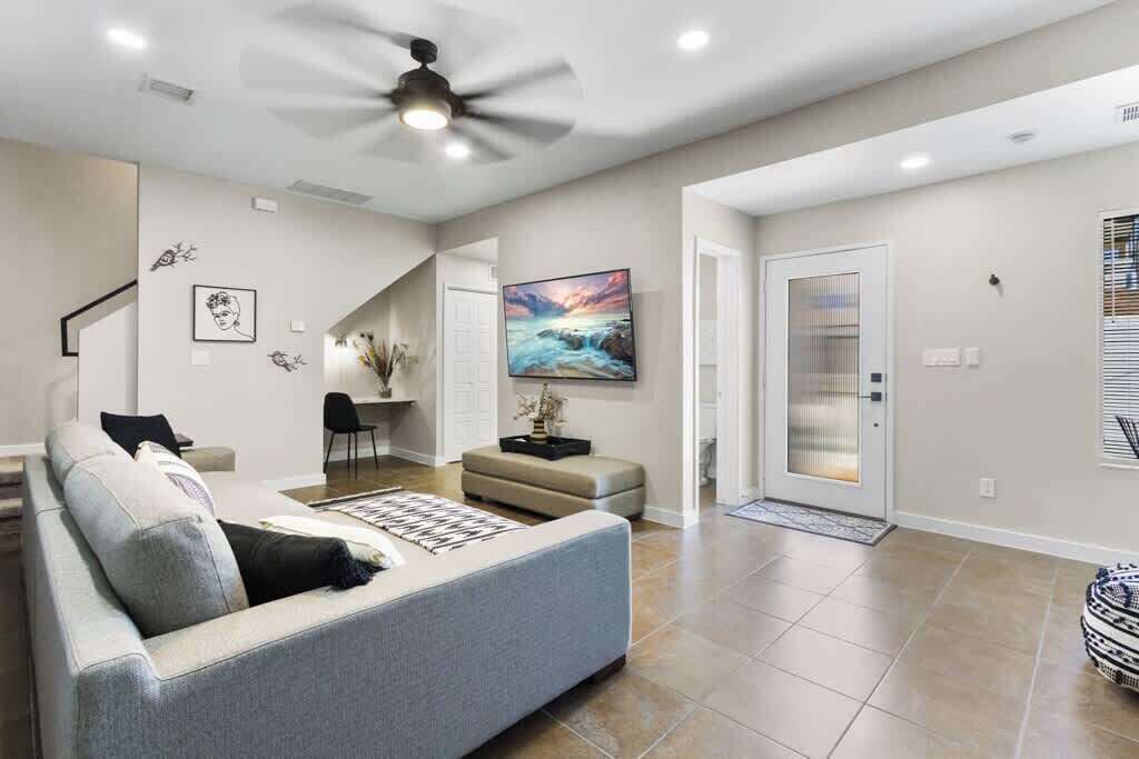 Photo of Livingroom in Biggs Field