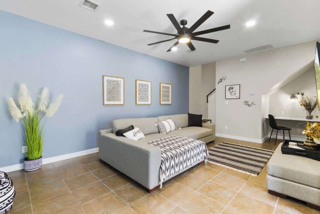 Photo of Livingroom in Biggs Field