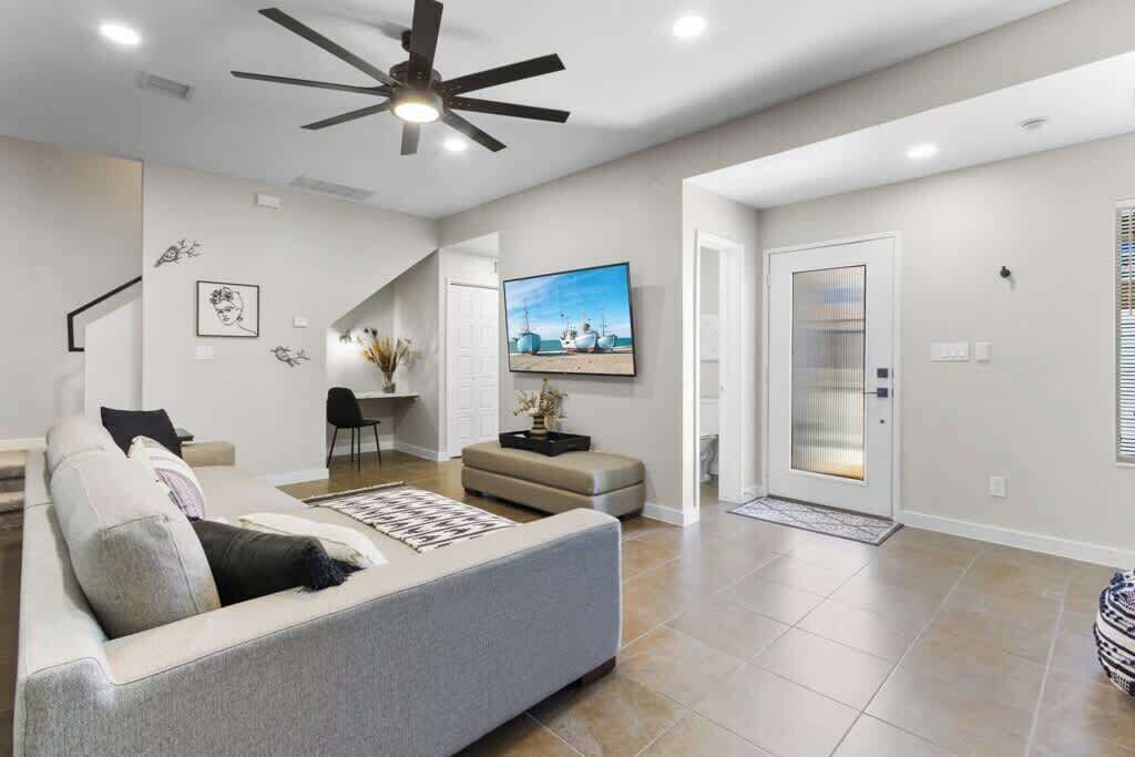 Photo of Livingroom in Biggs Field