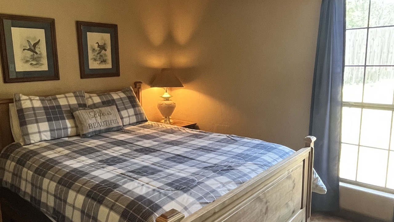 Photo of Bedroom in Sulphur