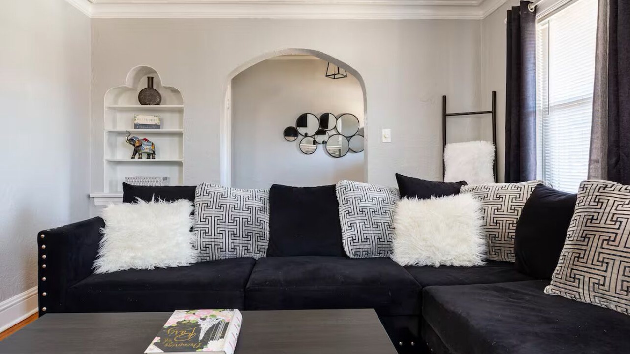 Photo of Livingroom in University City