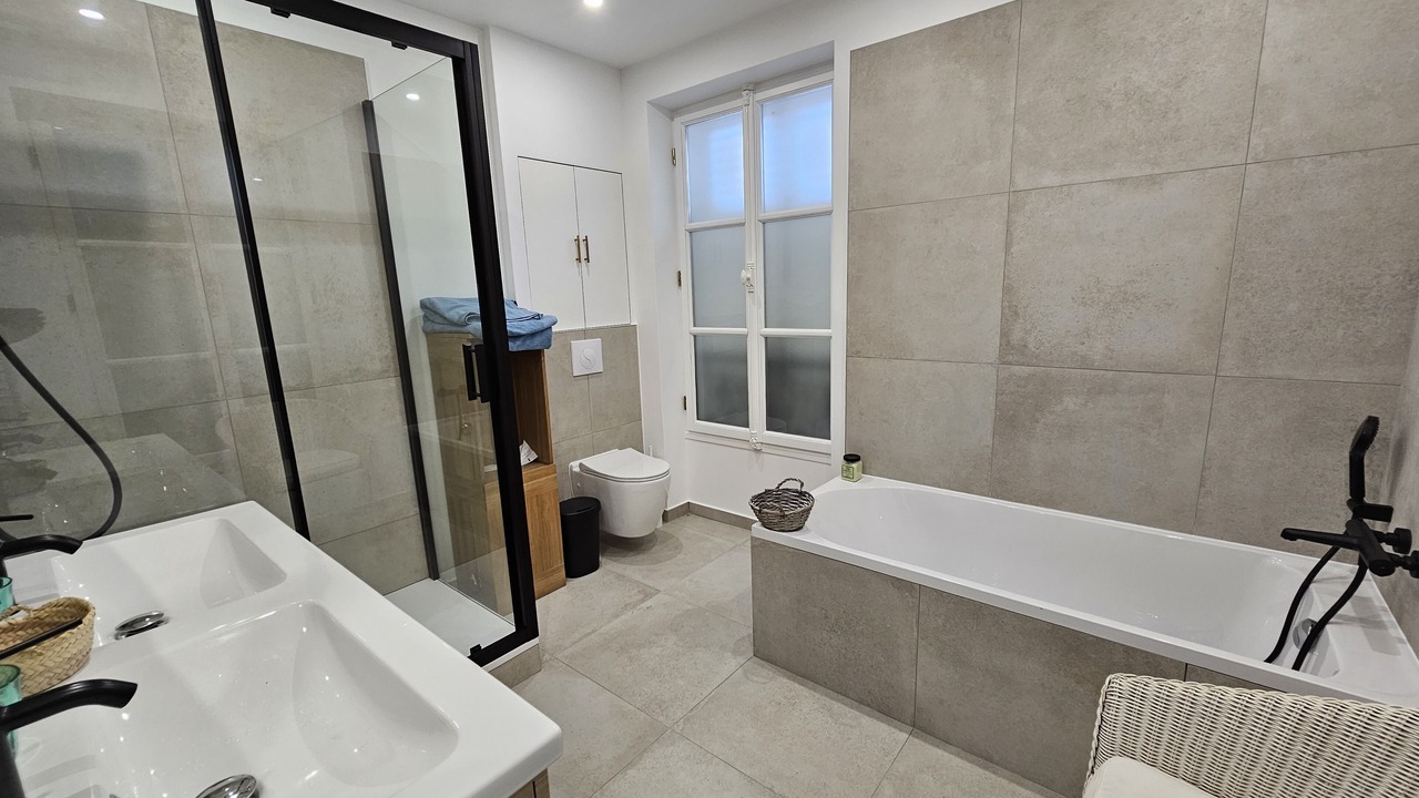 Photo of Bathroom in Brunoy