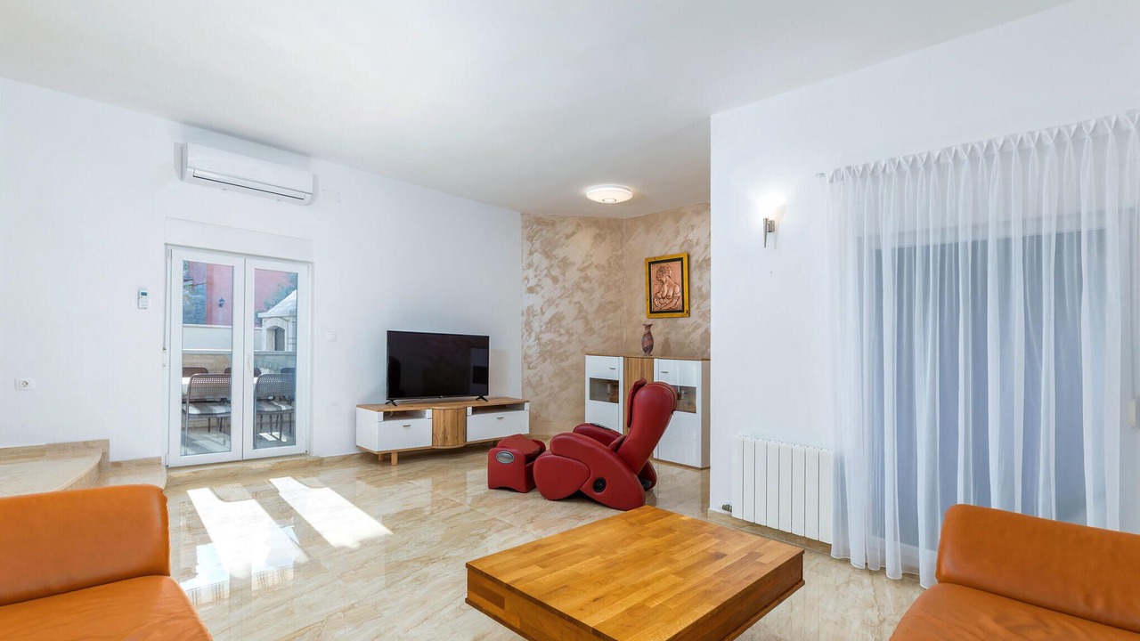 Photo of Bedroom in Gajana