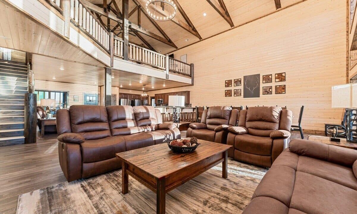 Photo of Livingroom in Kimberling City