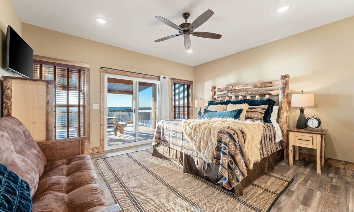 Photo of Bedroom in Kimberling City