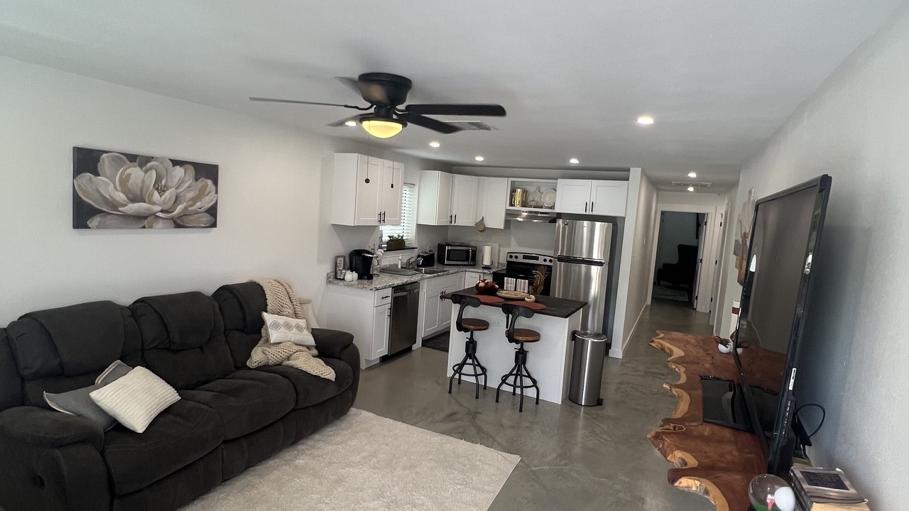 Photo of Livingroom in Jonesville