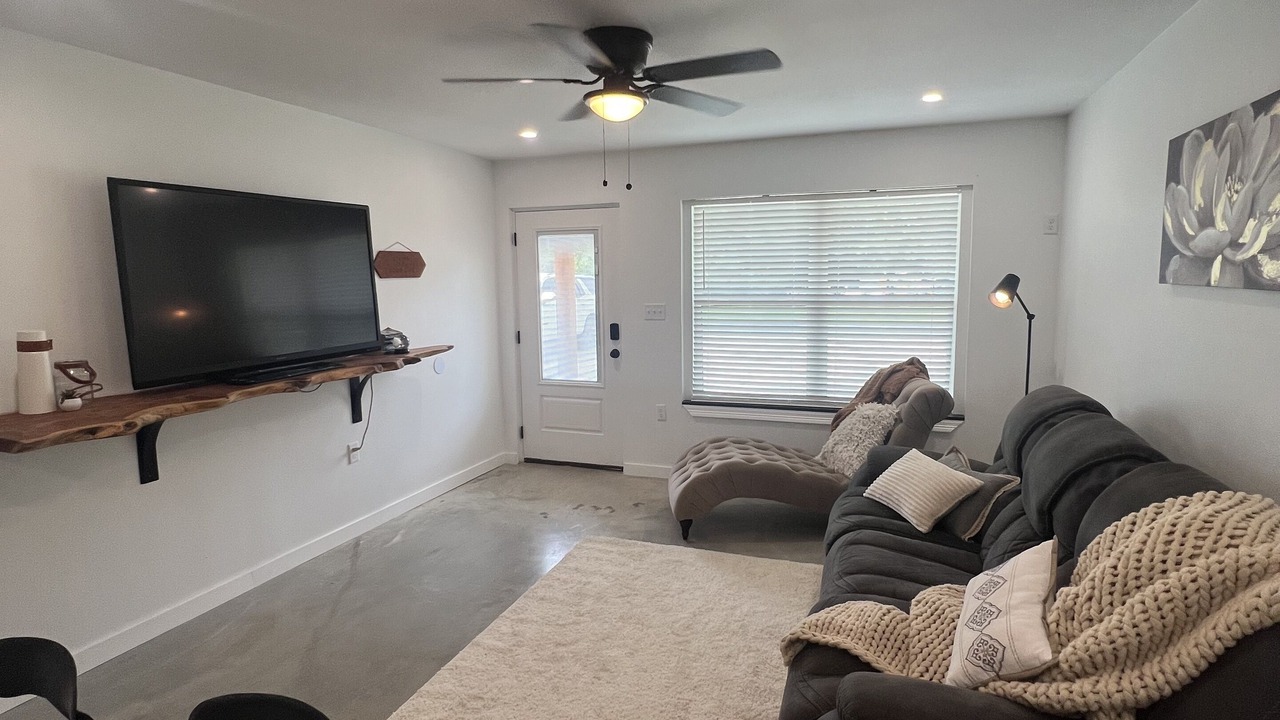 Photo of Livingroom in Jonesville