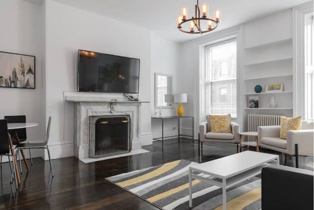 Photo of Livingroom in Back Bay East