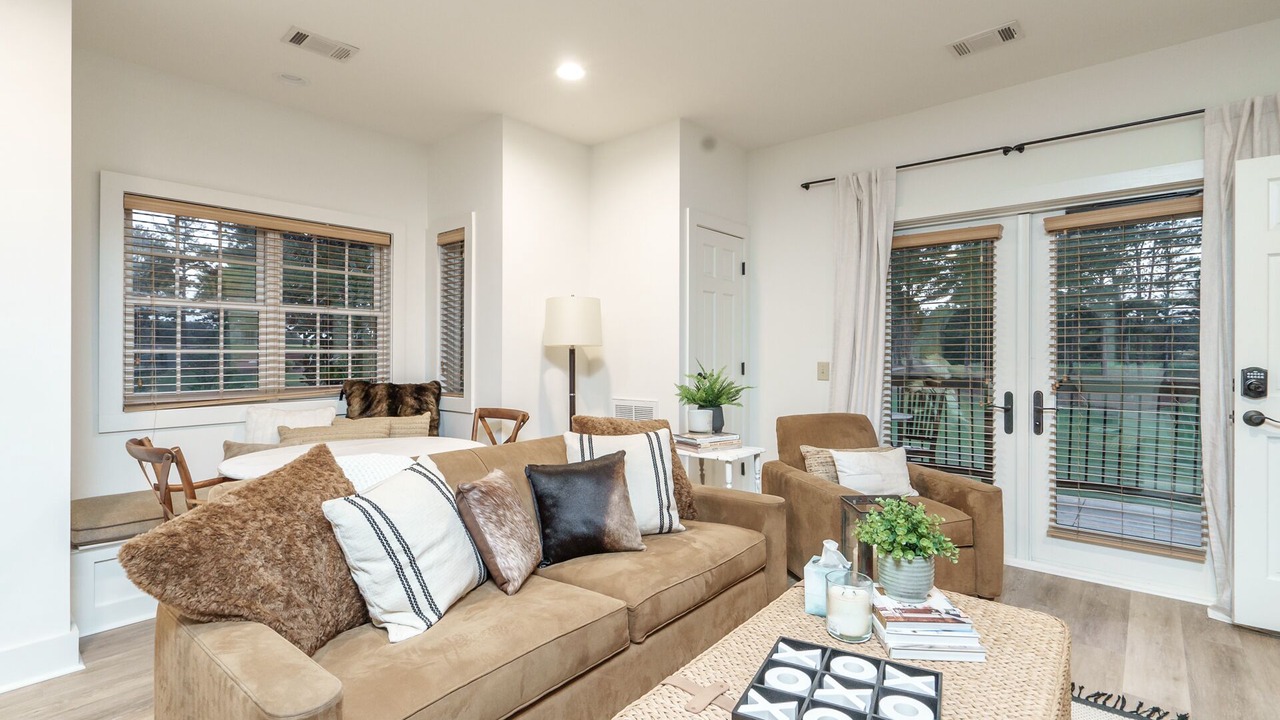 Photo of Livingroom in Eatonton