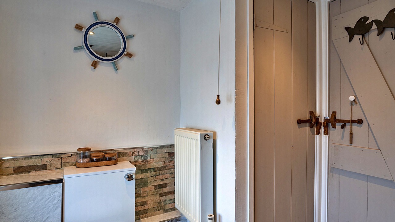 Photo of Bathroom in East Portlemouth