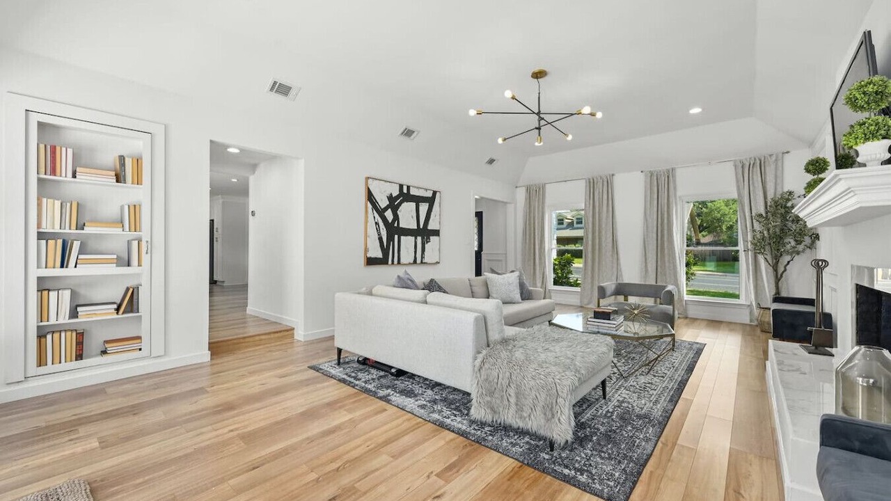 Photo of Livingroom in Jester Estates