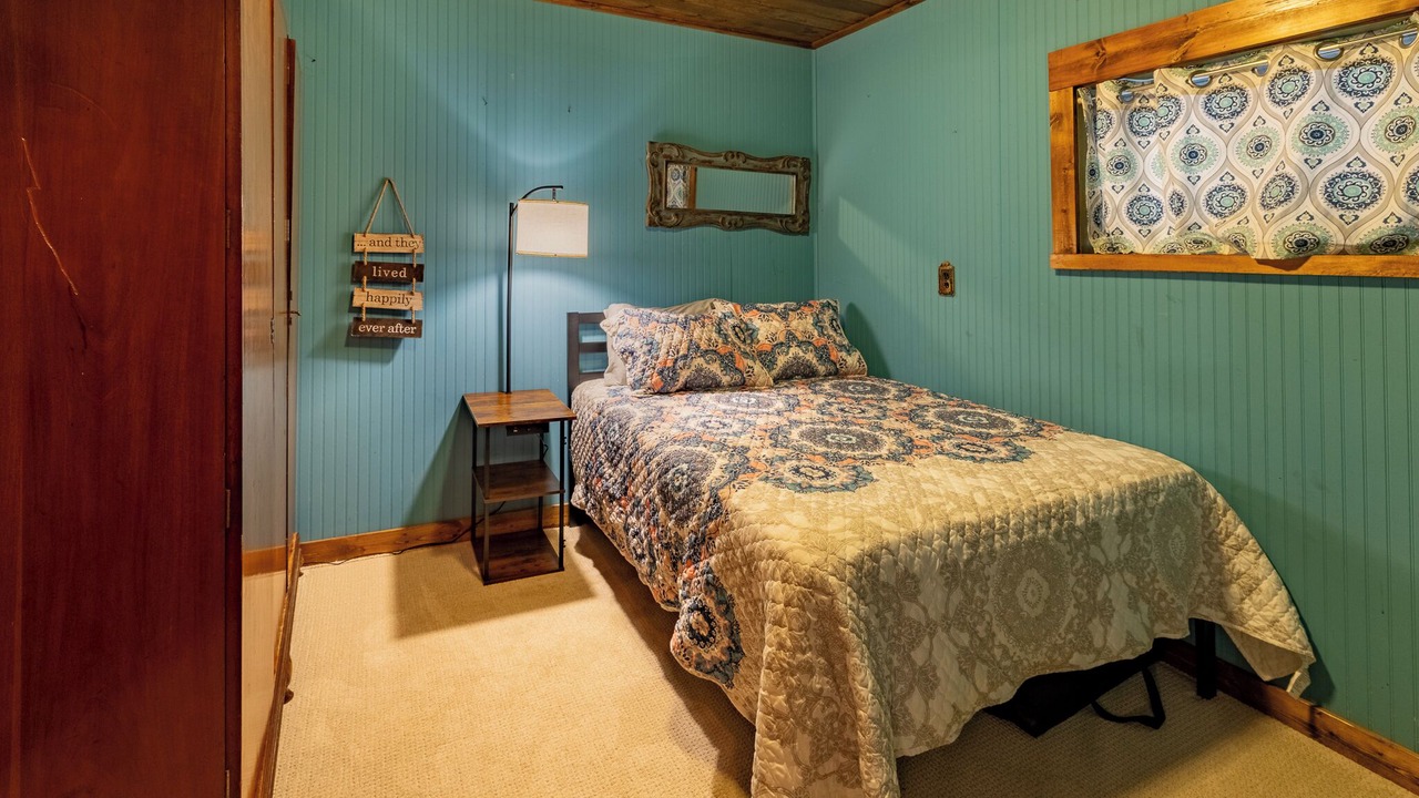 Photo of Bedroom in Higden
