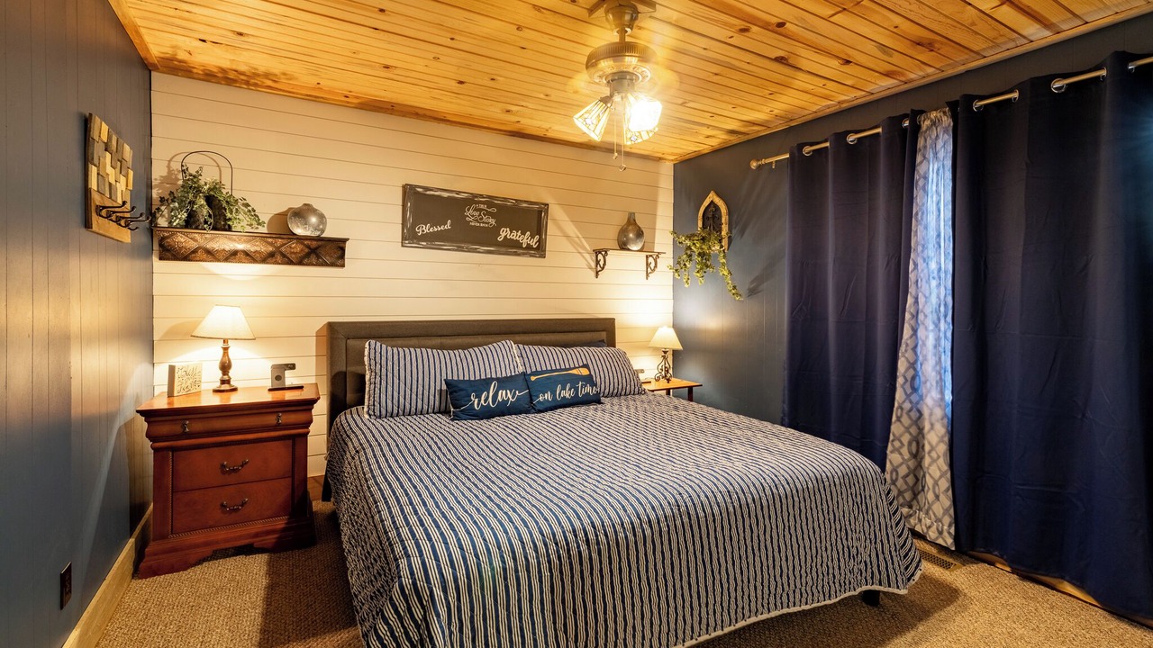 Photo of Bedroom in Higden