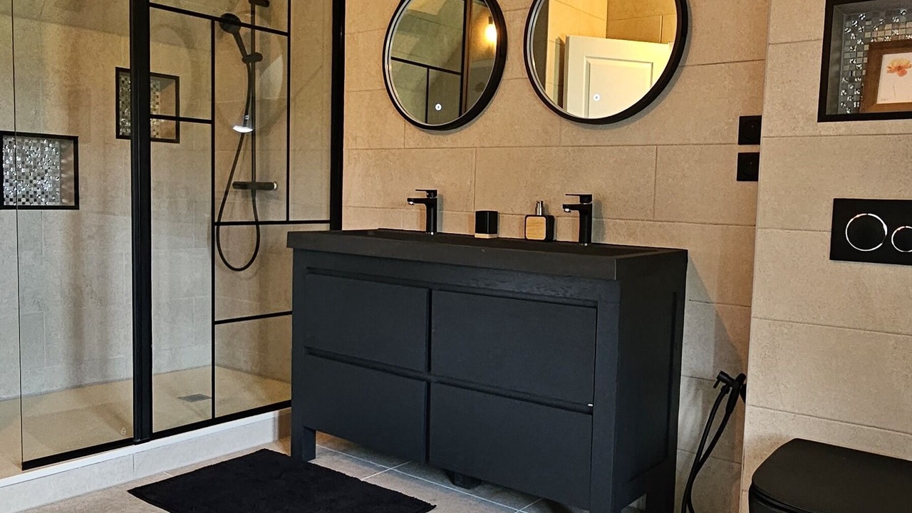 Photo of Bathroom in Saint-Remy-Blanzy