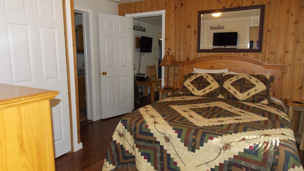 Photo of Bedroom in West Yellowstone