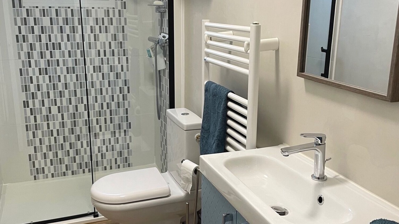 Photo of Bathroom in Locronan