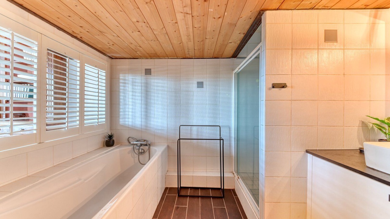 Photo of Bathroom in Griffon - Royale