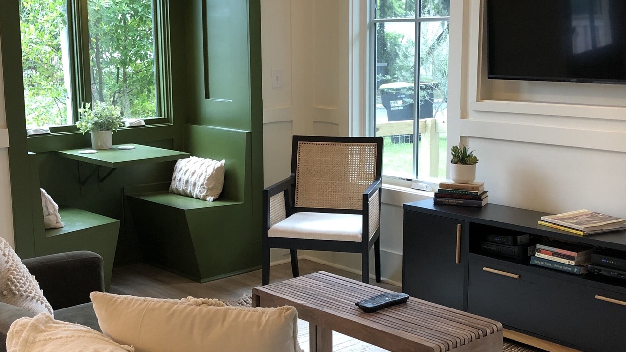 Photo of Livingroom in Northwest Quadrant
