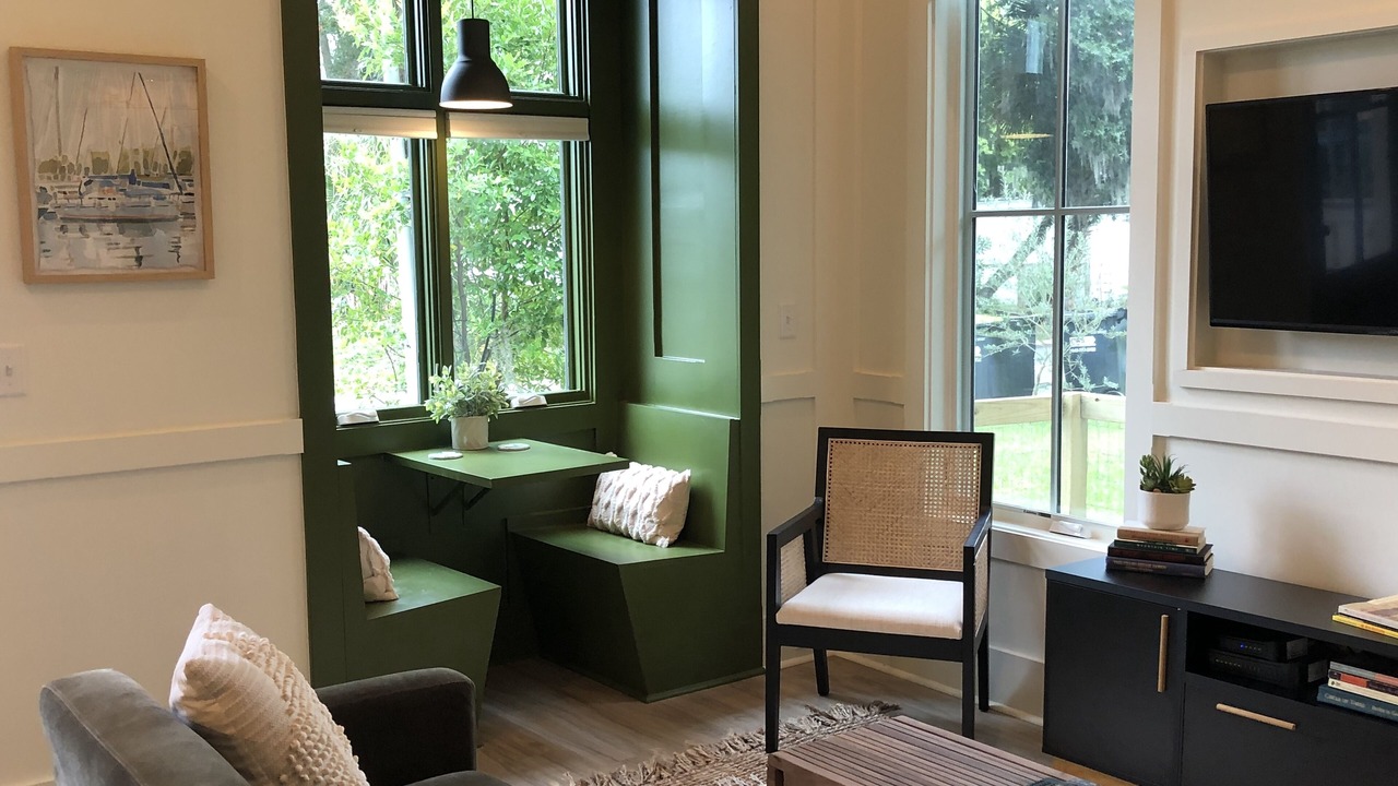 Photo of Livingroom in Northwest Quadrant