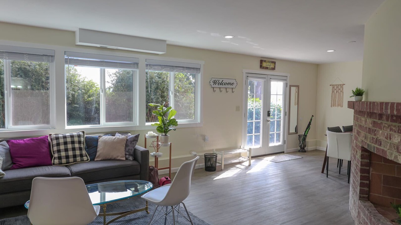 Photo of Livingroom in East Lake Hills