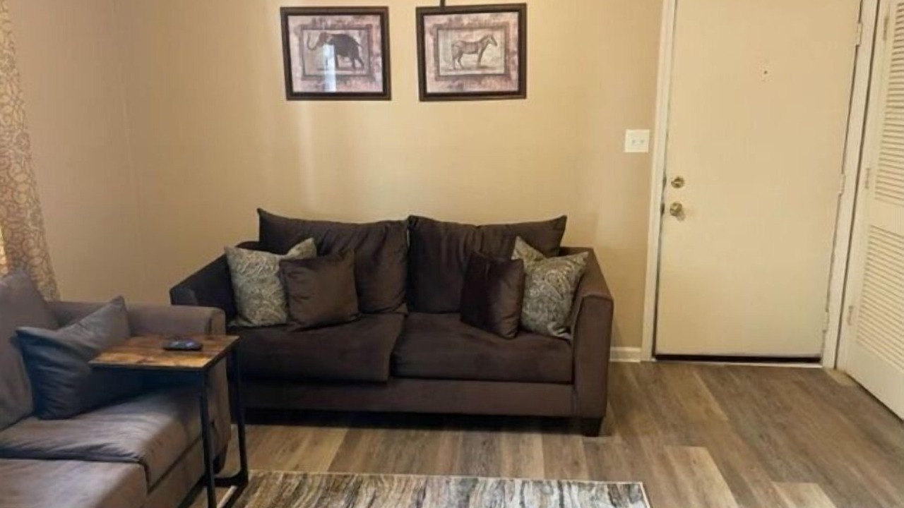 Photo of Livingroom in Coliseum Central