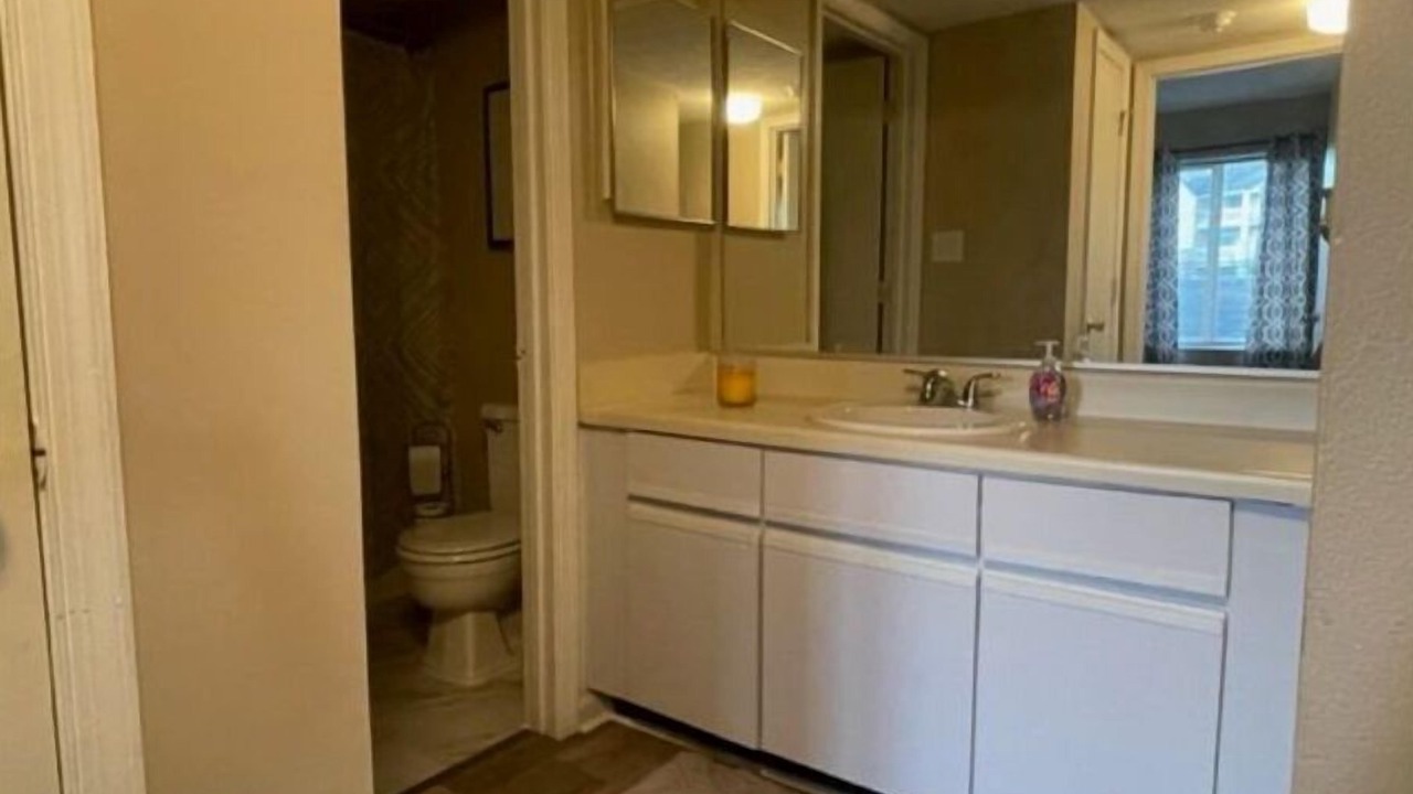 Photo of Bathroom in Coliseum Central