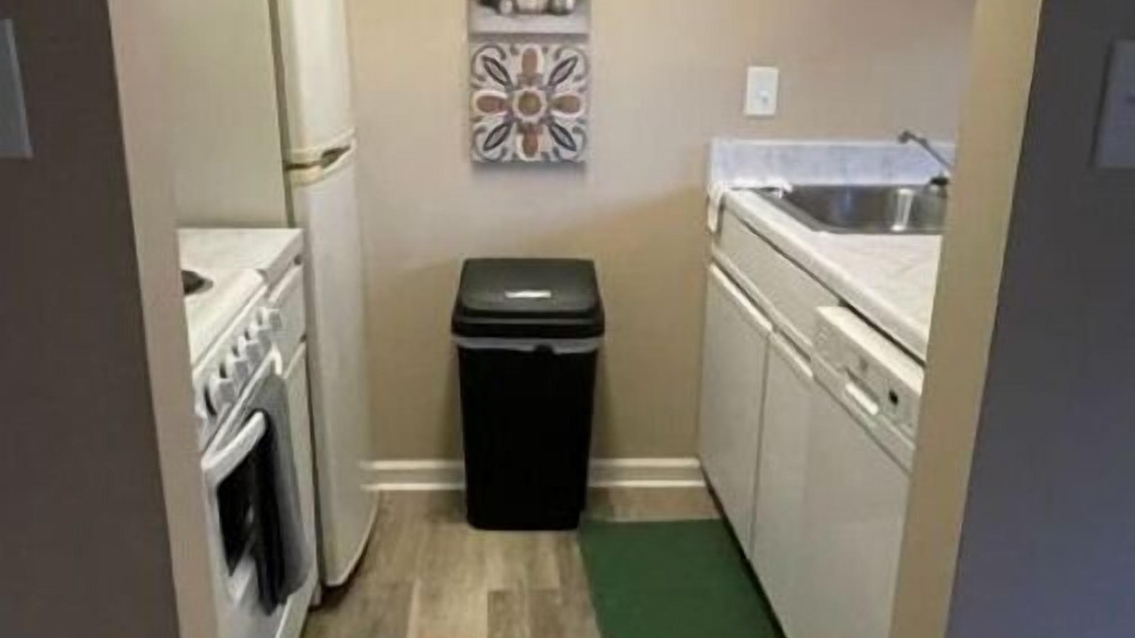 Photo of Kitchen in Coliseum Central