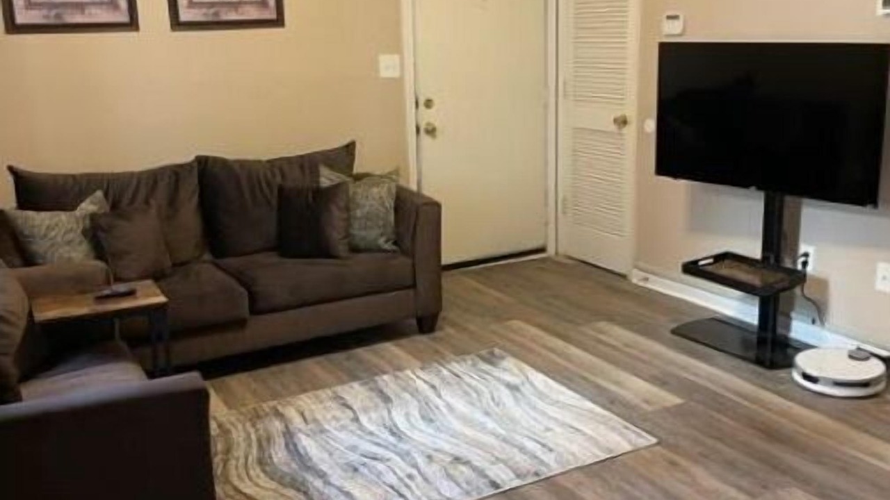 Photo of Livingroom in Coliseum Central