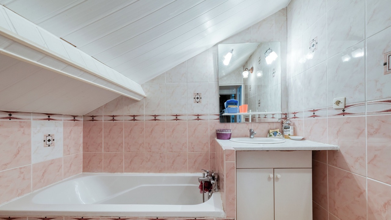 Photo of Bathroom in Dampierre-en-Burly