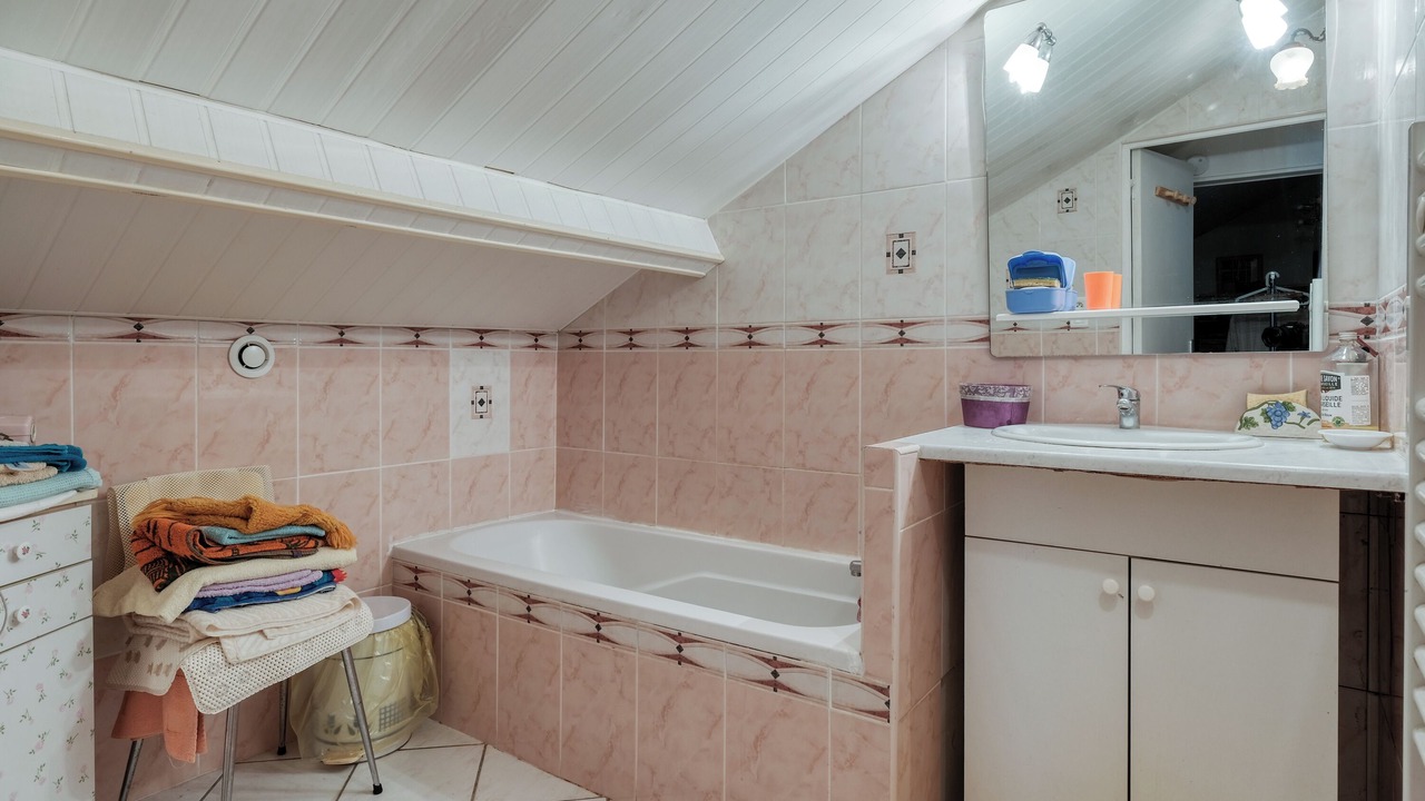 Photo of Bathroom in Dampierre-en-Burly