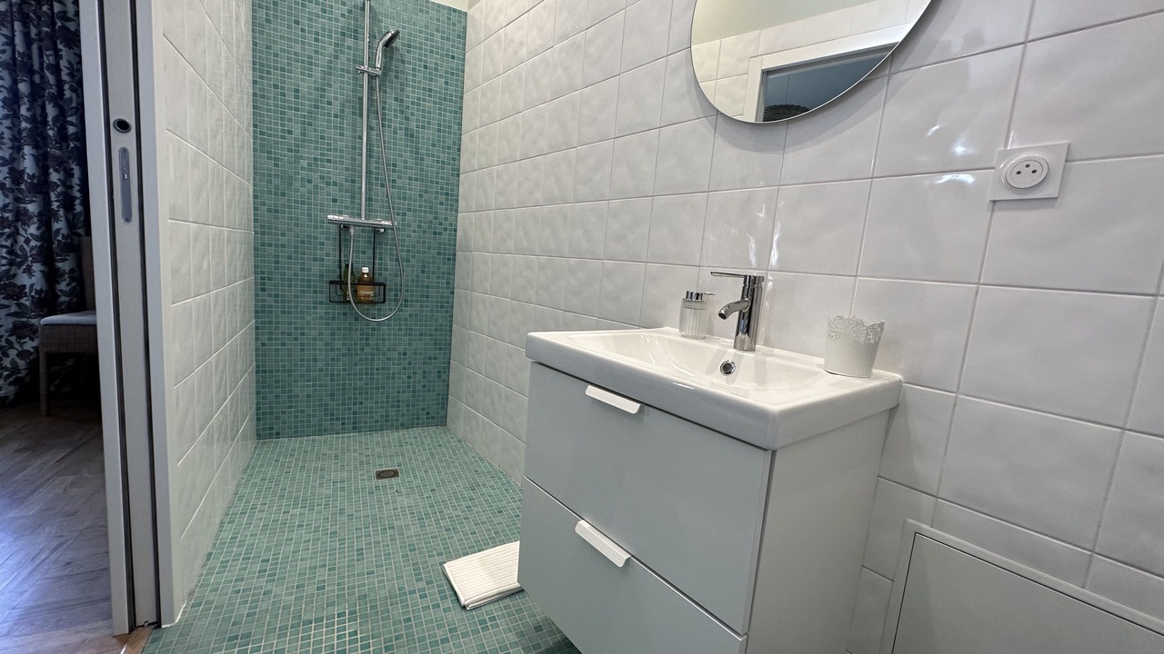 Photo of Bathroom in Verigny