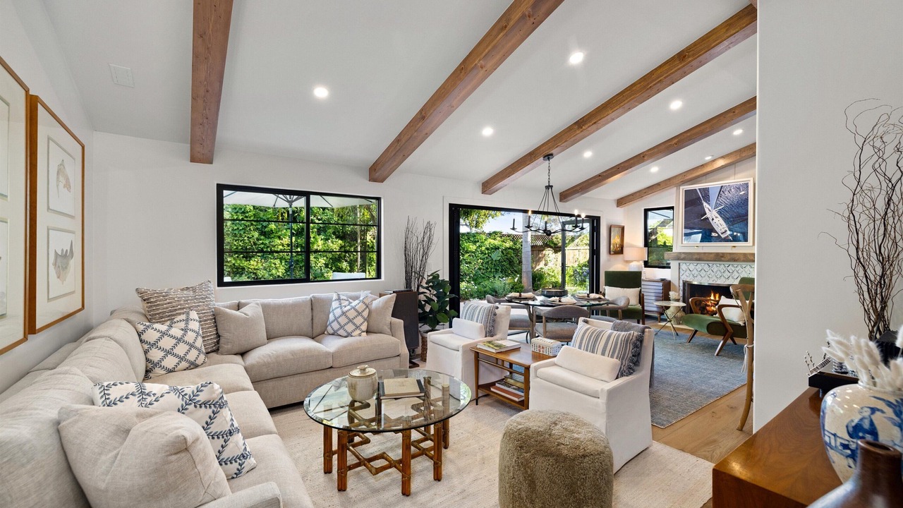 Photo of Livingroom in Coast Village
