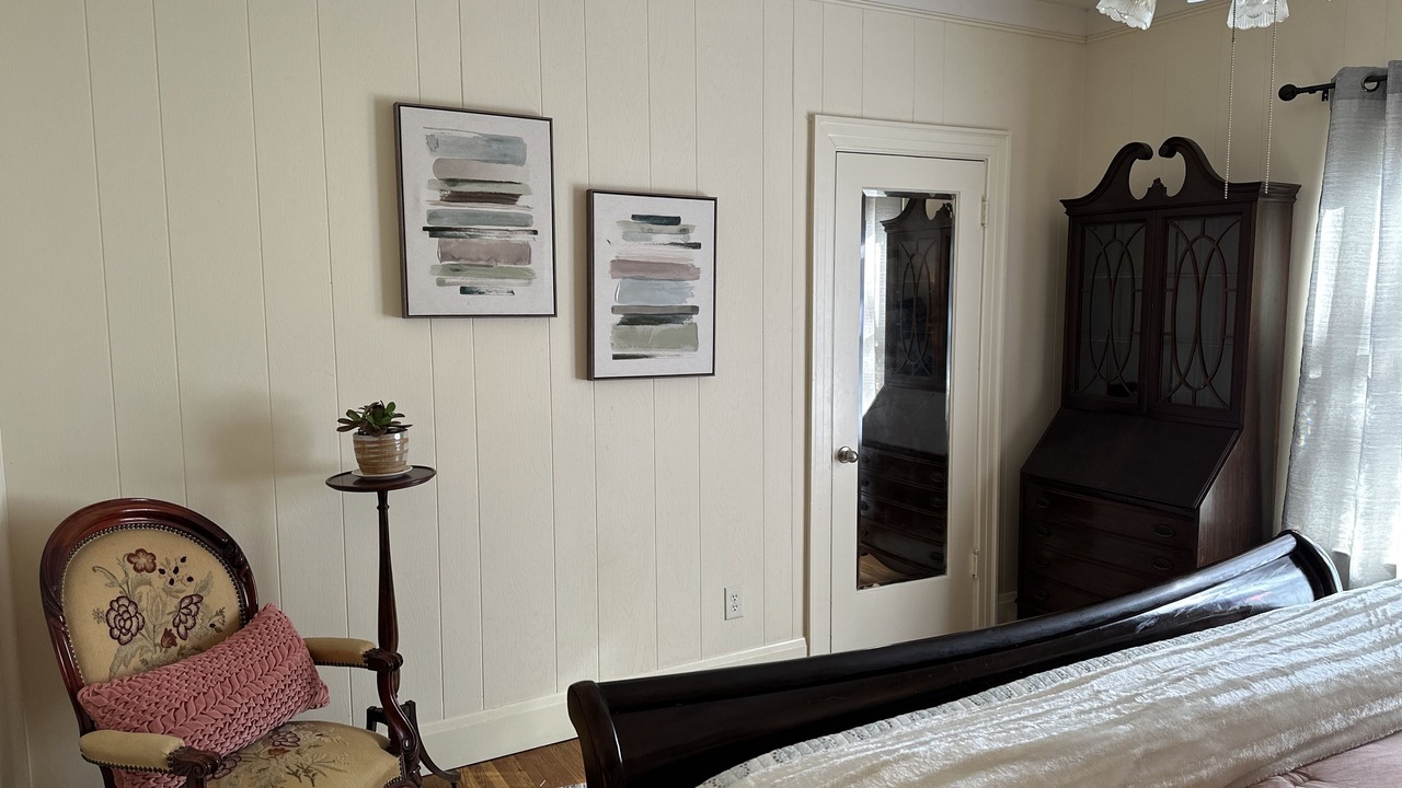 Photo of Bedroom in Sayles Blvd. Area