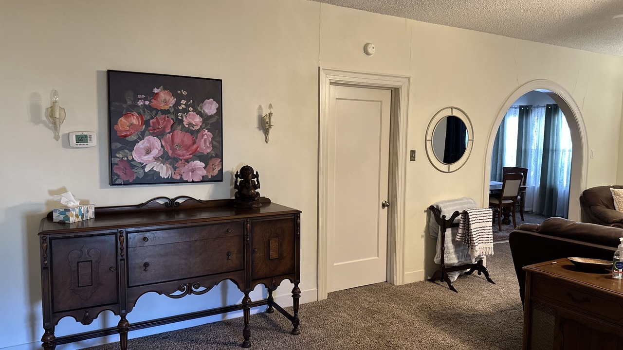 Photo of Livingroom in Sayles Blvd. Area