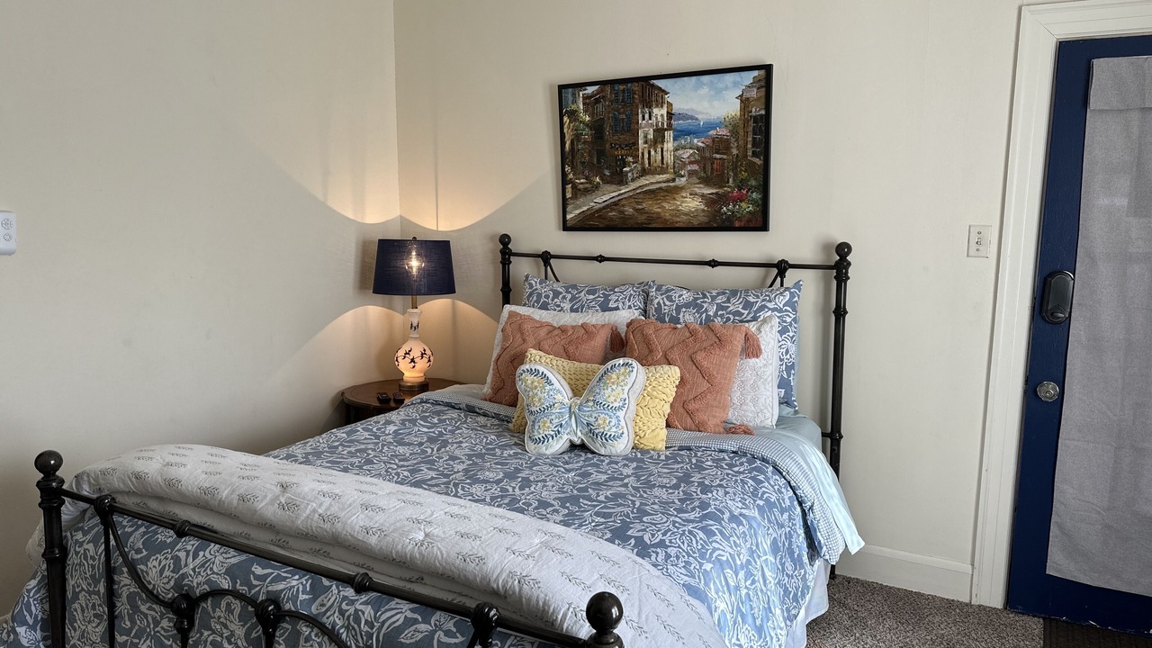 Photo of Bedroom in Sayles Blvd. Area