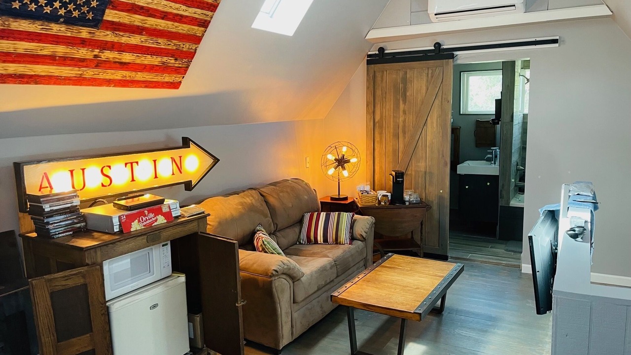 Photo of Livingroom in Camp Swift