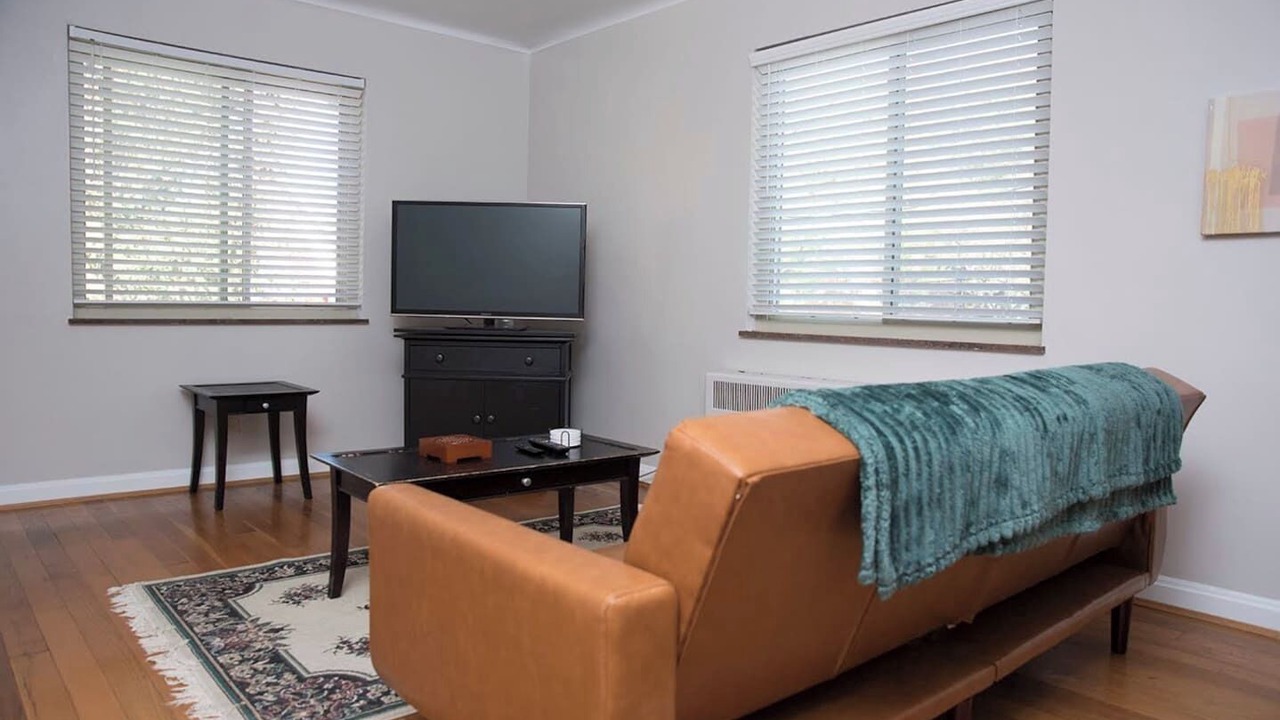 Photo of Livingroom in Roselawn Finance